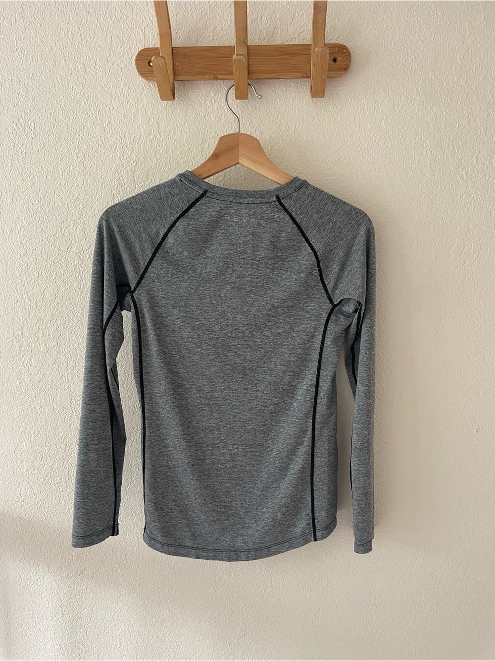 Reva Women’s Long Sleeve Athletic Workout Top Heather Gray & Black SZ S - Picture 8 of 8
